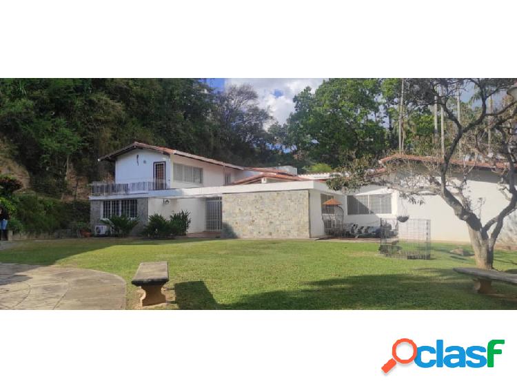 Vendo casa 1097m2 6h/7b/12p Valle Arriba 5184