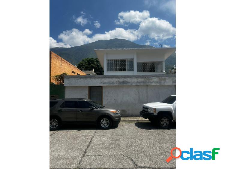 Vendo casa 300m2 3h/3b/2p Santa Eduvigis 5790