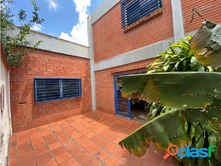 Vendo casa a remodelar Colinas de Tamanaco 450 m²