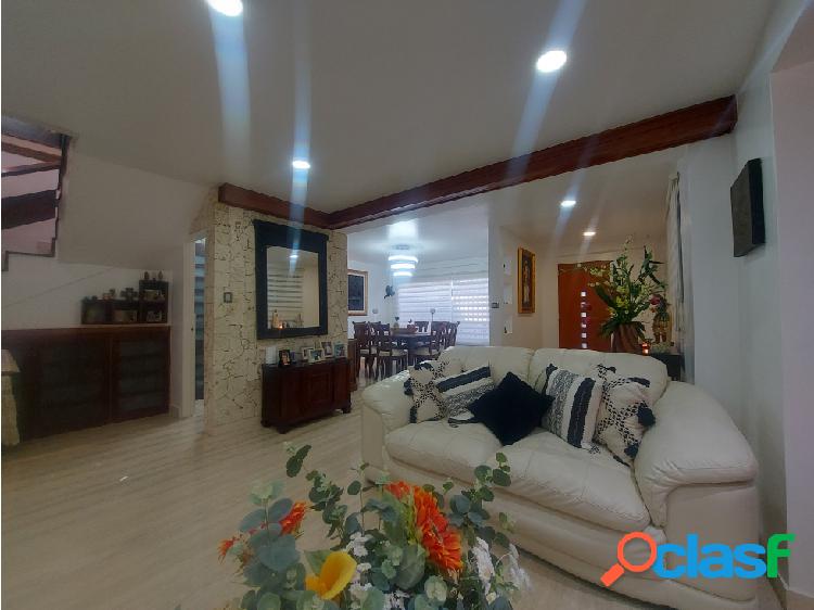 Vendo casa remodelada 300m2 Alto Prado 0251