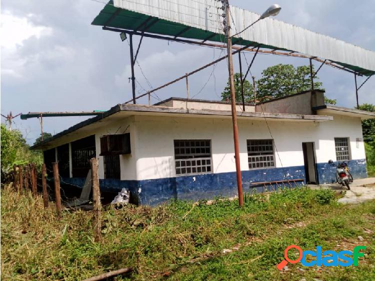 Venta Casa con Terreno Amplio en la Av La Honda Tocuyito