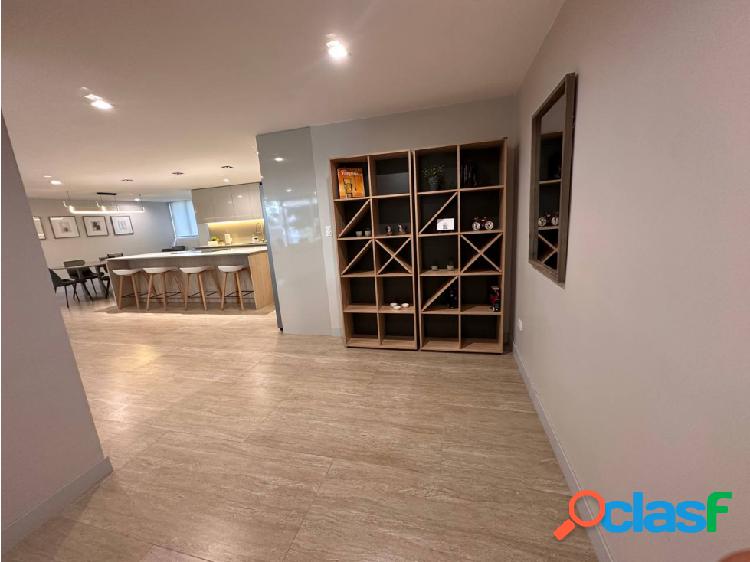 Venta de Apartamento Remodelado y Amoblado en Altamira